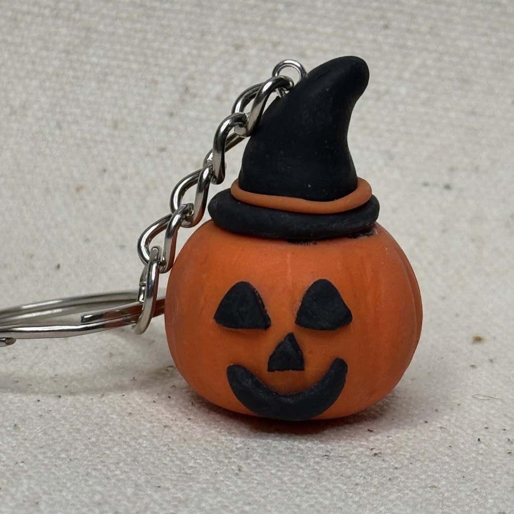 Charming Pumpkin Witch Hat Keychain